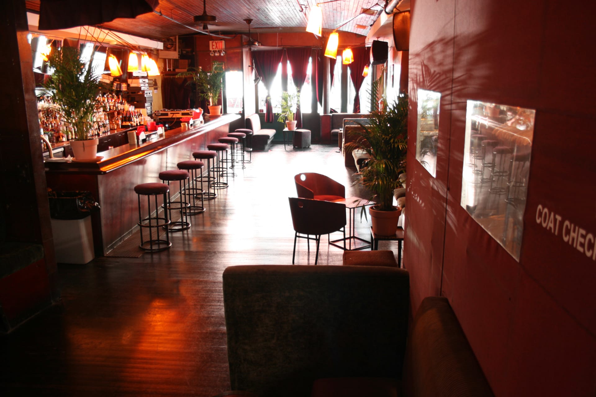 High Grossing, TURNKEY Midtown Manhattan Bar/Restaurant - Distressed Sale